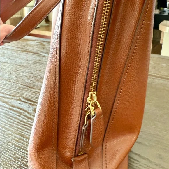 Fossil Wren Work Tote - Like new, only used once. Medium Brown - Picture 6 of 14